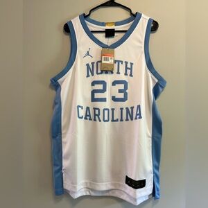 Jordan Men’s L North Carolina Tar Heels Michael Jordan LIMITED Swingman Jersey